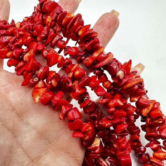 Beautiful three strand coral chip statement necklace with 925 clasp! - Picture 4 of 10